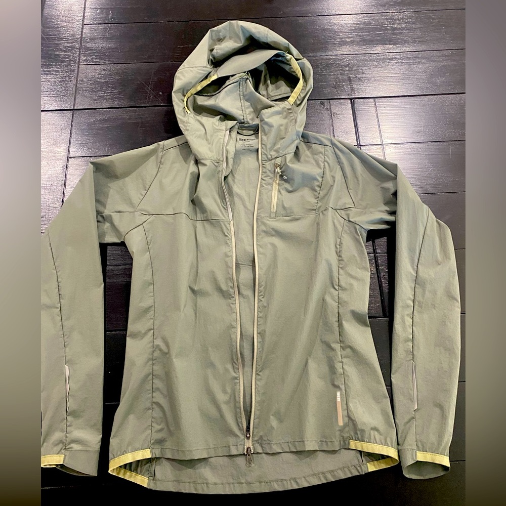 REI Co-op Link Packable Cycling Jacket - Women's
Color: FROSTED MEADOW
Size: XS